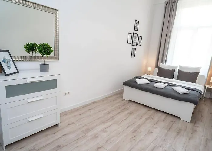 Extra Brand New And Large Ac Appartement