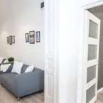 Extra Brand New And Large Ac Appartement *