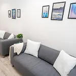 Extra Brand New And Large Ac Appartement