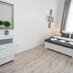 Extra Brand New And Large Ac Appartement