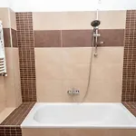 Extra Brand New And Large Ac Appartement *