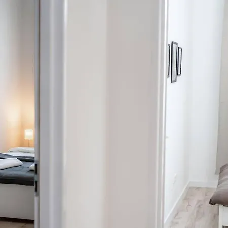 Extra Brand New And Large Ac Apartment