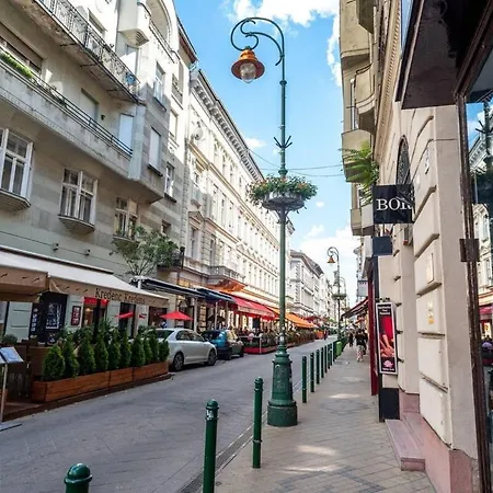 Extra Brand New And Large Ac Apartment Budapest