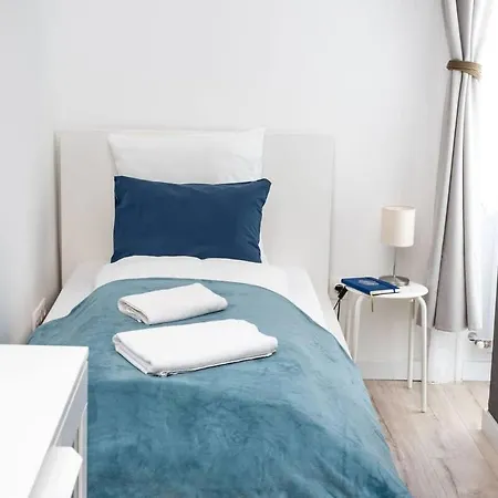 Extra Brand New And Large Ac Apartment