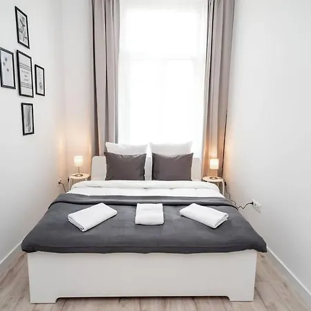 Extra Brand New And Large Ac