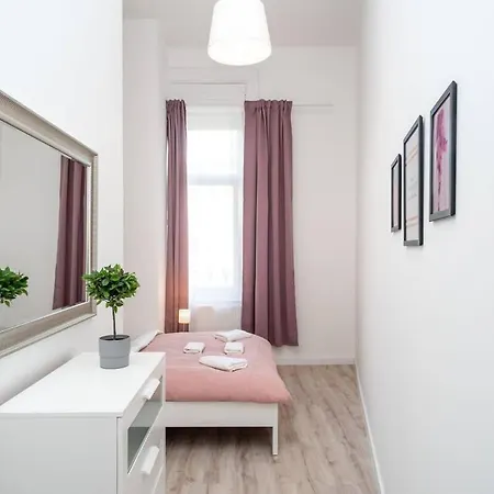 Extra Brand New And Large Ac Apartment Budapest