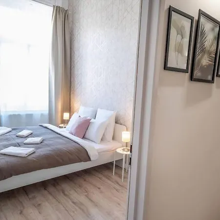 Extra Brand New And Large Ac Apartment *