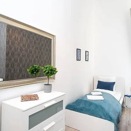 Extra Brand New And Large Ac