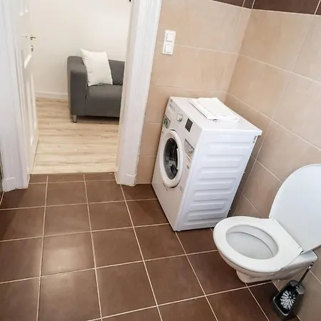 Extra Brand New And Large Ac Apartment Budapest