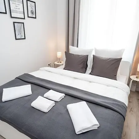 Extra Brand New And Large Ac Budapest