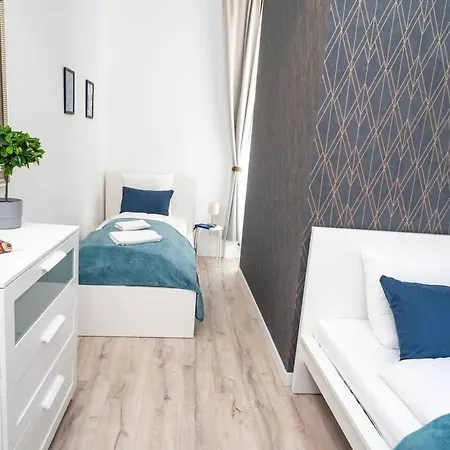 Extra Brand New And Large Ac Budapest