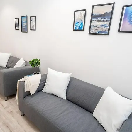 Extra Brand New And Large Ac Apartment