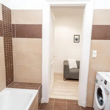 Extra Brand New And Large Ac Budapest