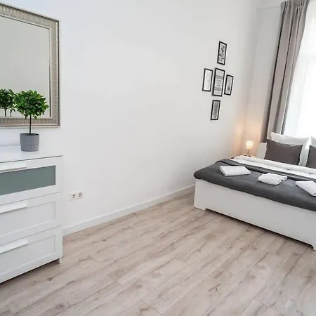 Extra Brand New And Large Ac Apartment