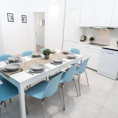 Extra Brand New And Large Ac Budapest