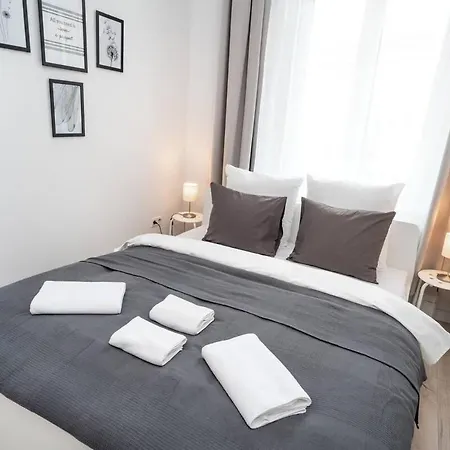 Extra Brand New And Large Ac Apartment