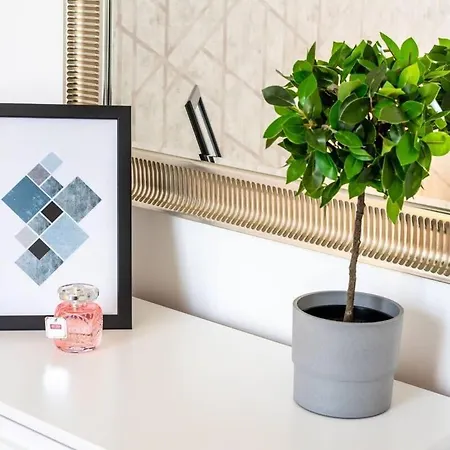 Extra Brand New And Large Ac Budapest