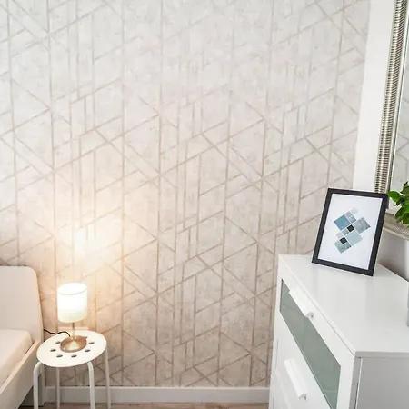 Extra Brand New And Large Ac Apartment *