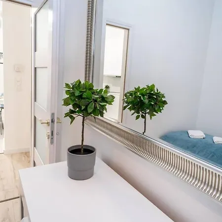 Extra Brand New And Large Ac Budapest