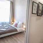 Extra Brand New And Large Ac דירה *