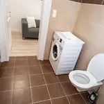 Extra Brand New And Large Ac דירה בודפשט