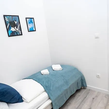 Extra Brand New And Large Ac Διαμέρισμα *